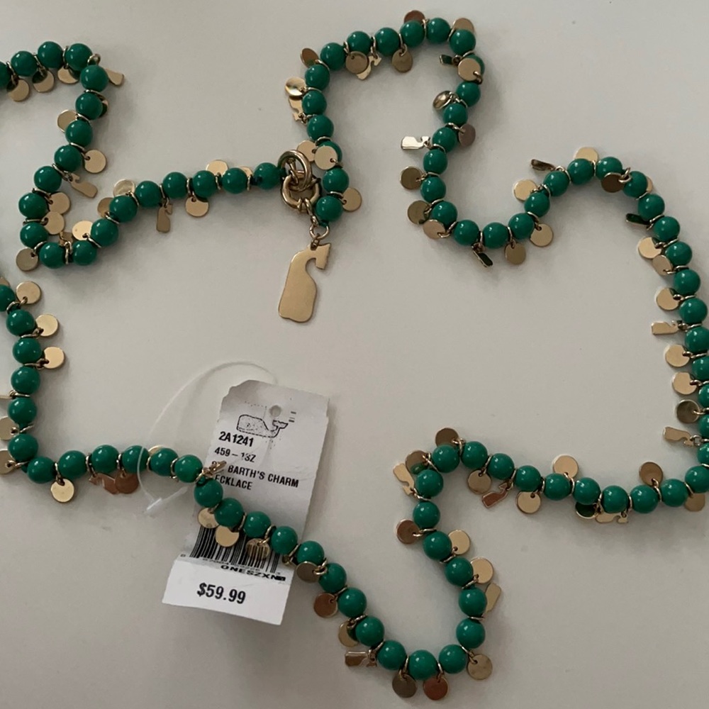 New- Vineyard Vines necklace. One Size